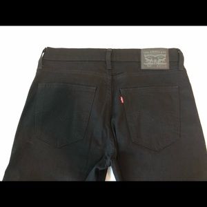 Black Levi’s 512 tapered slim fit W33 L32